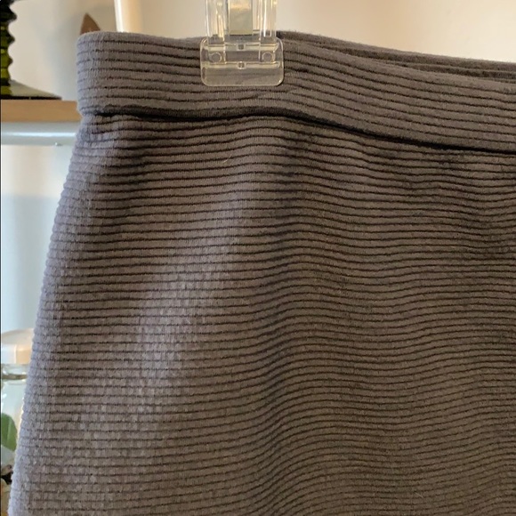 Like new grey ribbed Banana Republic pencil skirt - Picture 2 of 3